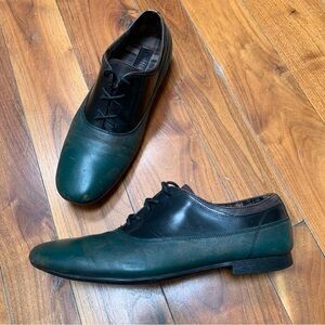 BedStu Green and Black Distressed Oxfords